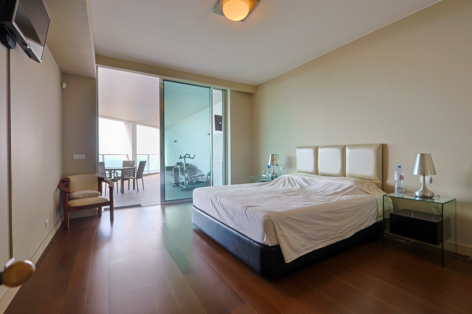 Second bedroom with balcony access, Savoy Residence Monumentalis, Funchal