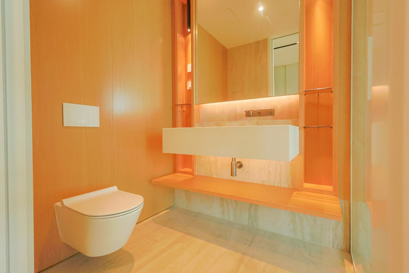 Guest bathroom with travertine finishes and backlit mirror, Savoy Residence Monumentalis