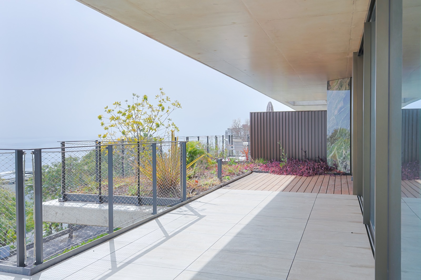 Covered terrace of the T3 apartment overlooking the Atlantic Ocean, Funchal