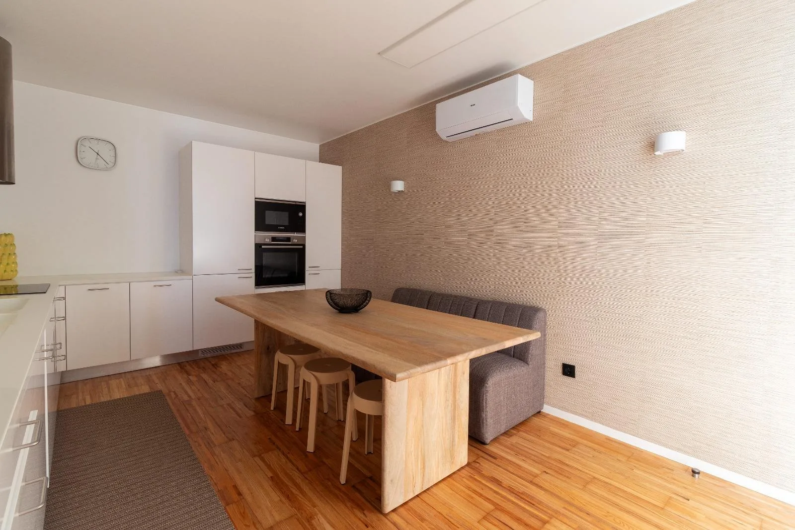 Kitchen with breakfast counter and air conditioning, Casa Branca, Funchal