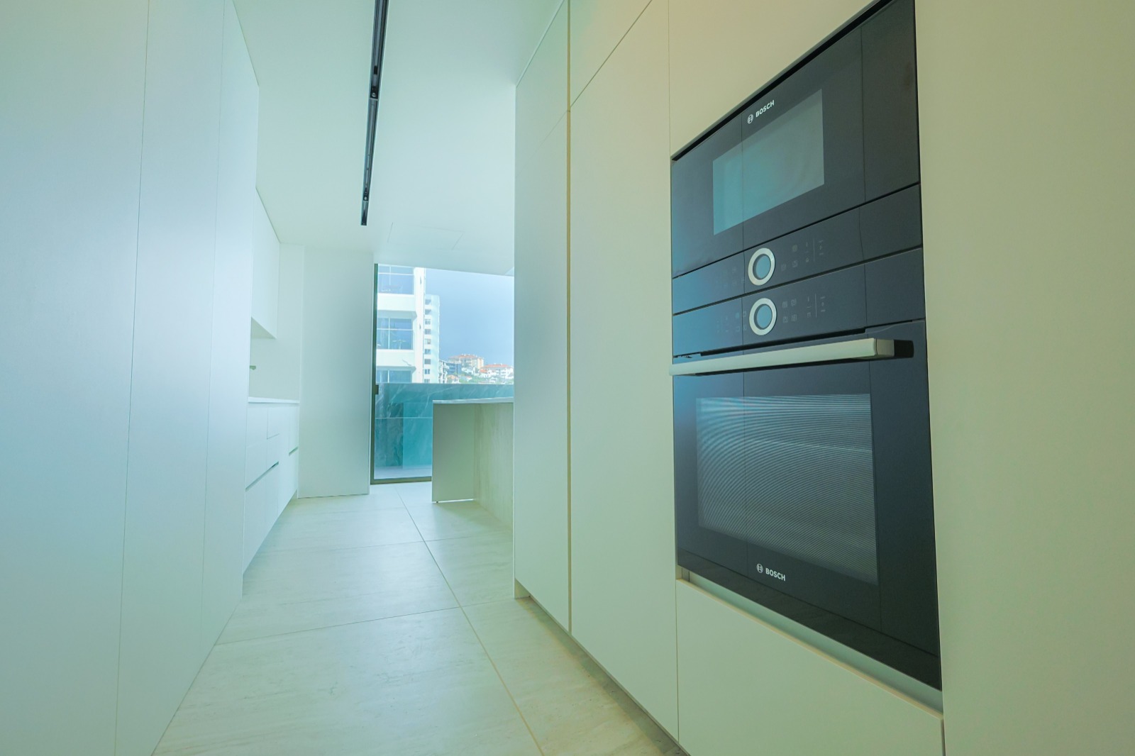 Fully fitted kitchen with Bosch built-in oven and steam oven, T3 apartment, Savoy Residence Monumentalis, Funchal