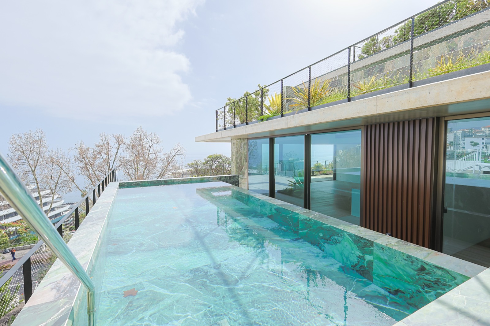 Private pool terrace of the T3 apartment with Atlantic sea view, Savoy Residence Monumentalis, Funchal