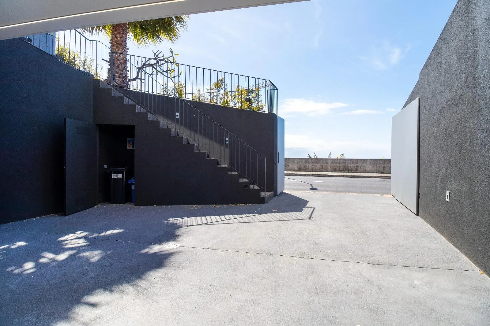 Entrance courtyard with external staircase, Casa Branca, Funchal