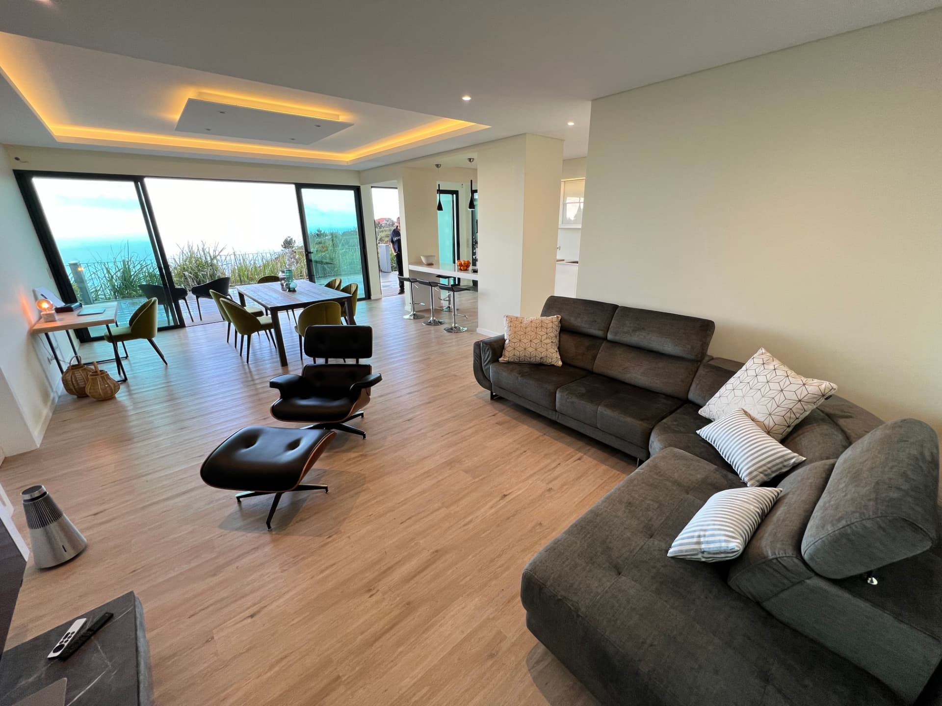 Moderne offene Wohnung mit Atlantikblick auf Madeira