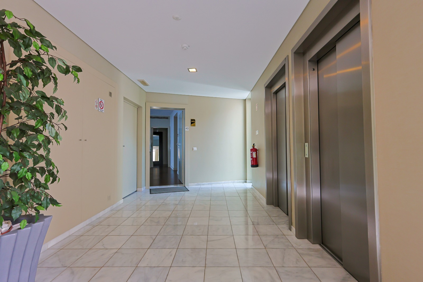 Entrance hall with lifts at Savoy Residence Monumentalis, Funchal