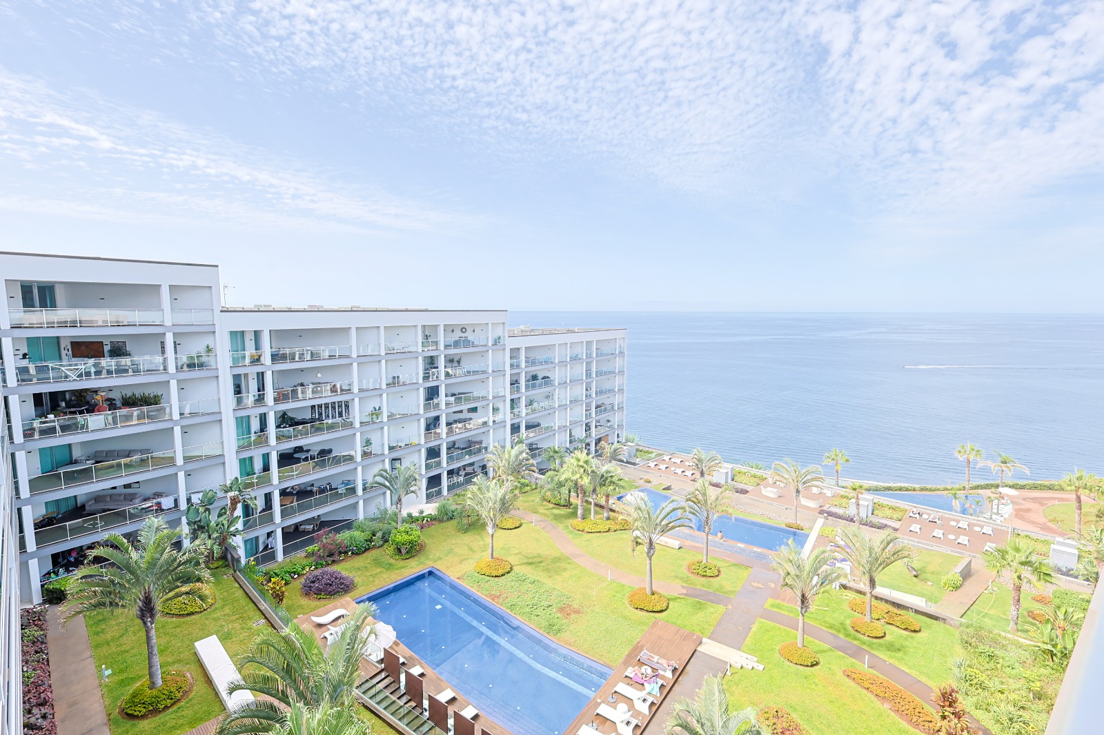 Exterior view of the Savoy Residence Monumentalis development with pools in São Martinho, Funchal